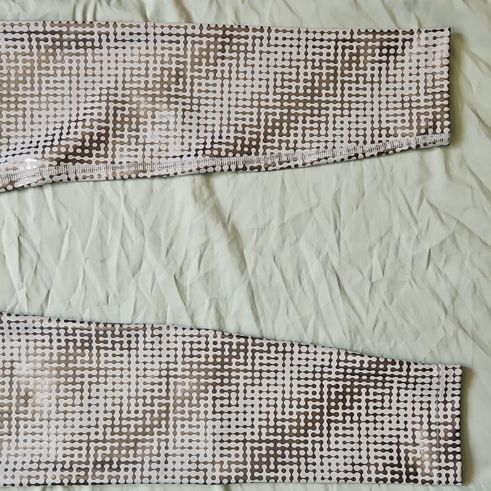 Peloton White And Silver Holographic Print Leggings, Size M - Picture 4 of 7